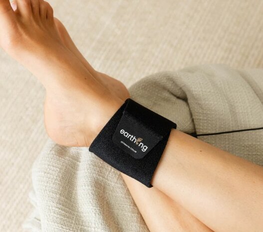 EARTHING® Universele aardingsvoetband met krulsnoer (5m) voor voet, enkel, pols of arm, en EU aardingsstekker